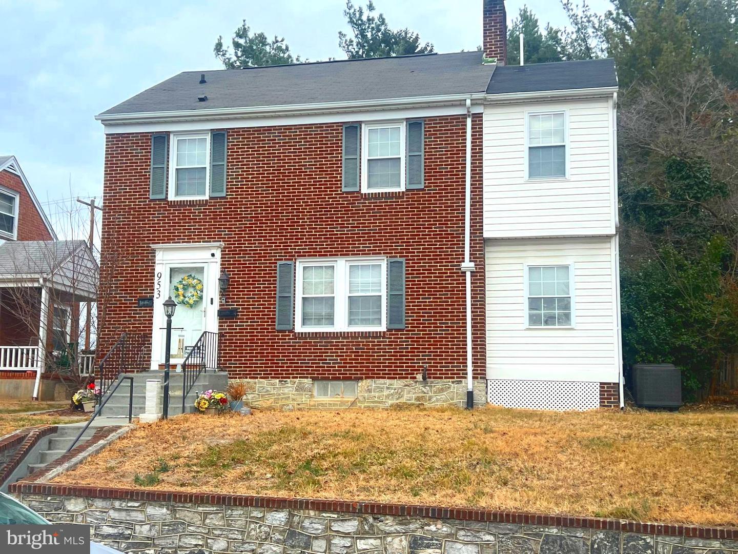 953 View St Property Photo 3