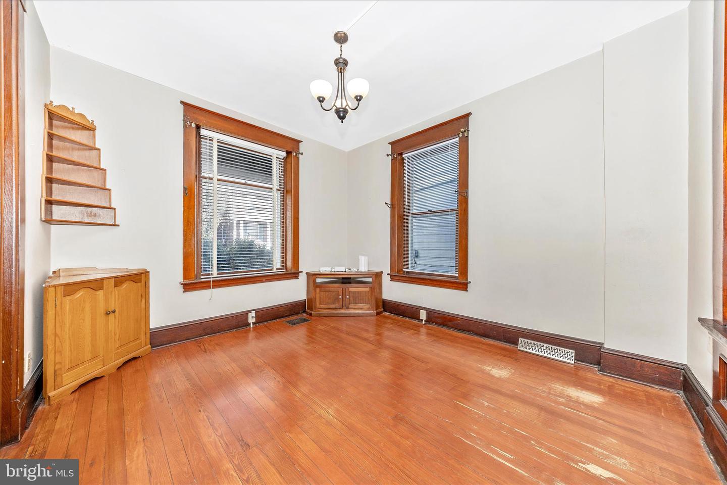 629 N Mulberry St Property Photo 4