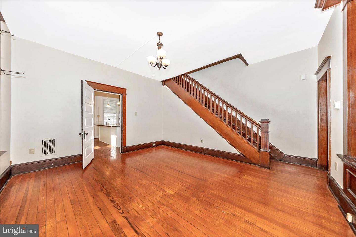 629 N Mulberry St Property Photo 9