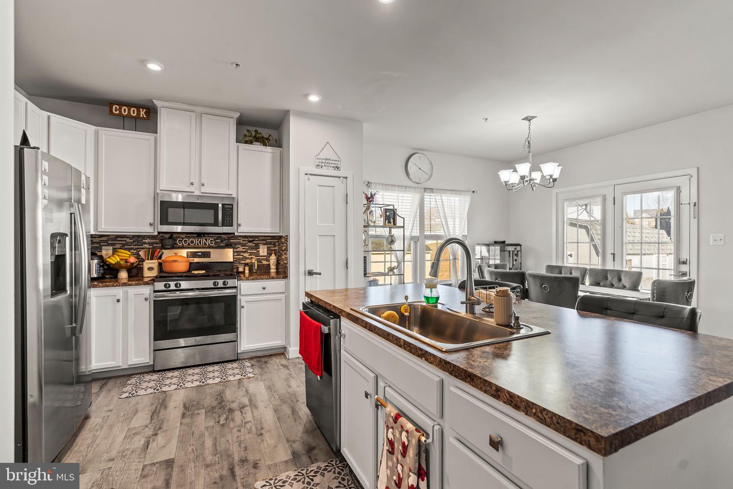 18214 Brownstone Pl Property Photo 3