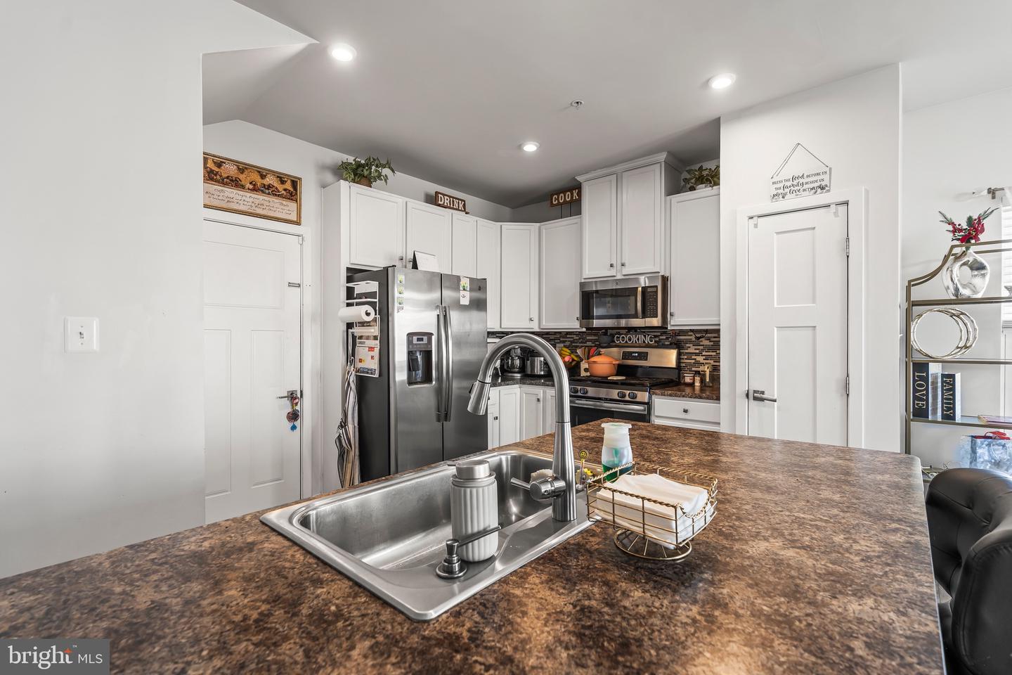 18214 Brownstone Pl Property Photo 4