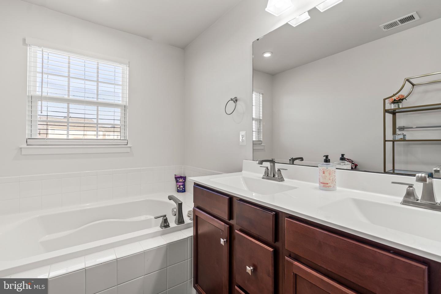 18214 Brownstone Pl Property Photo 18
