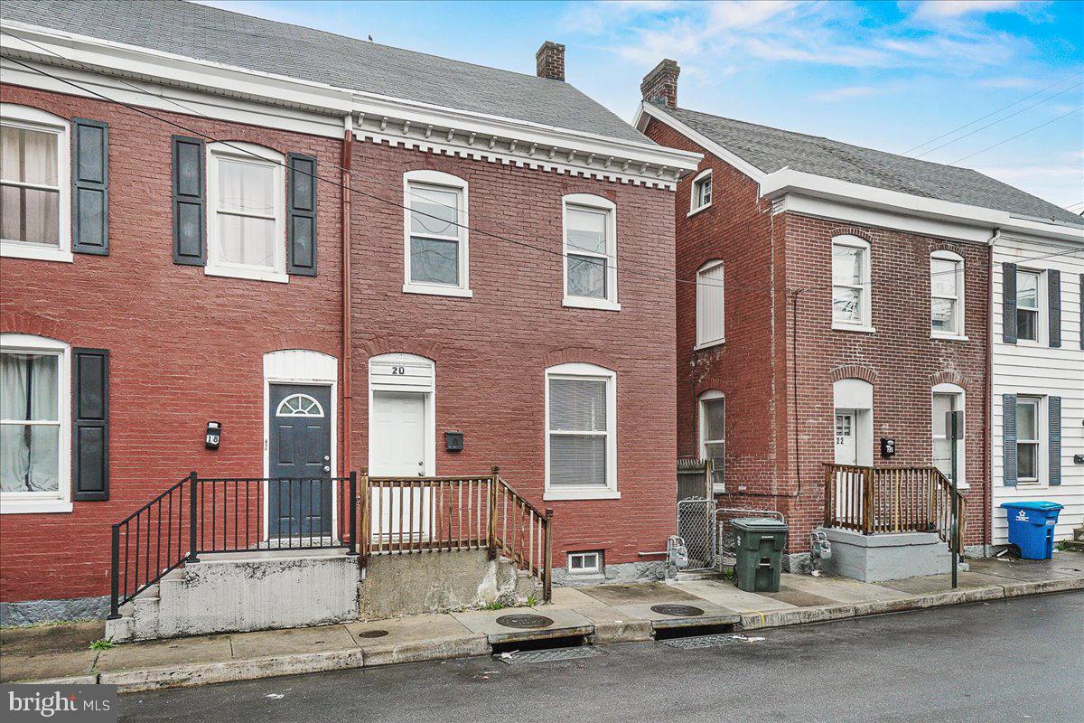 20 S Locust St S Property Photo 1