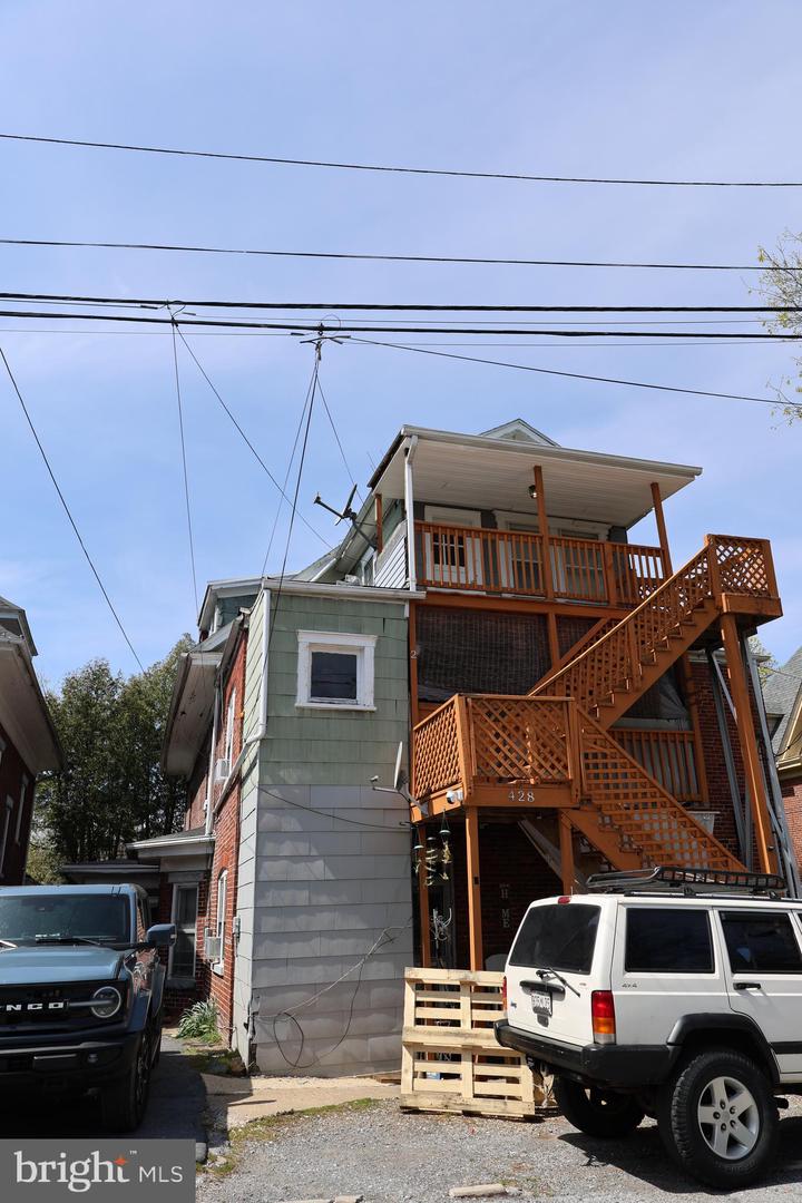428 Virginia Ave Property Photo 3