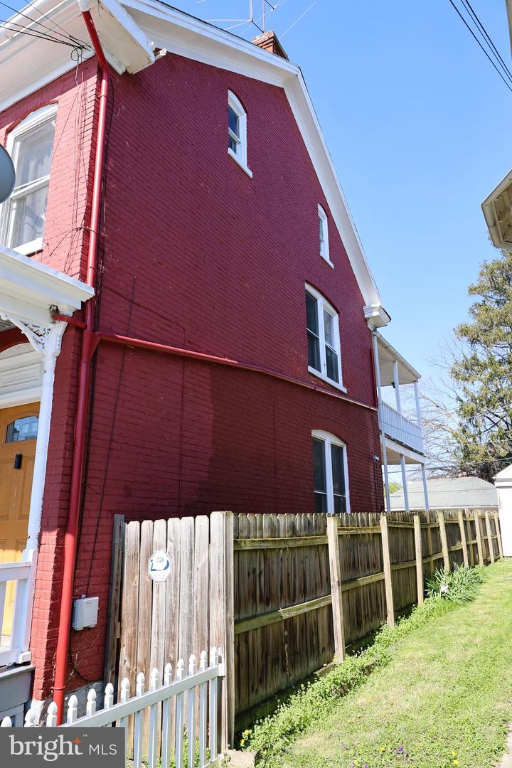 427 N Mulberry St Property Photo 3