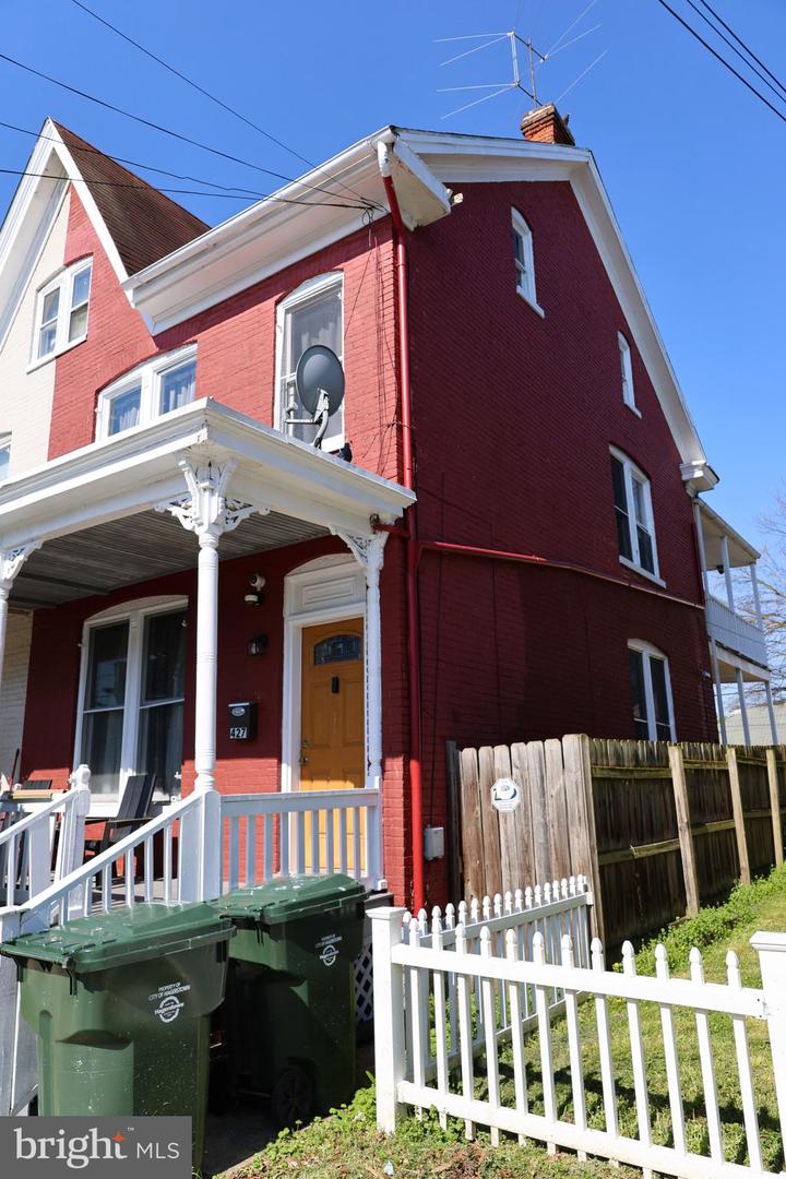 427 N Mulberry St Property Photo 4