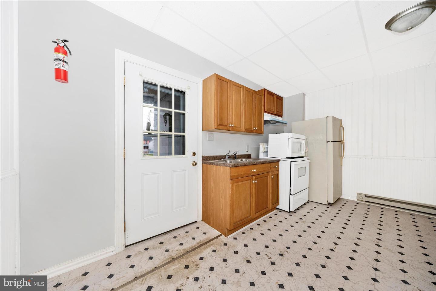 422-422 1/2 Mcdowell Ave Property Photo 18