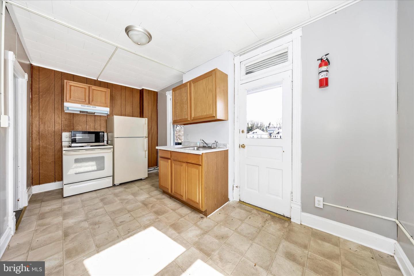 422-422 1/2 Mcdowell Ave Property Photo 30