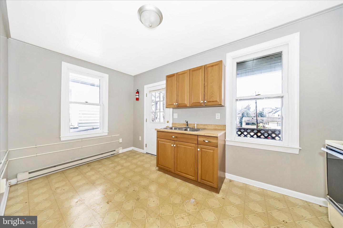 422-422 1/2 Mcdowell Ave Property Photo 36
