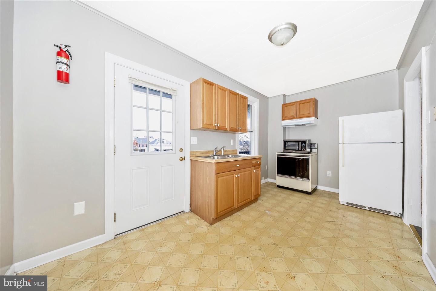 422-422 1/2 Mcdowell Ave Property Photo 37