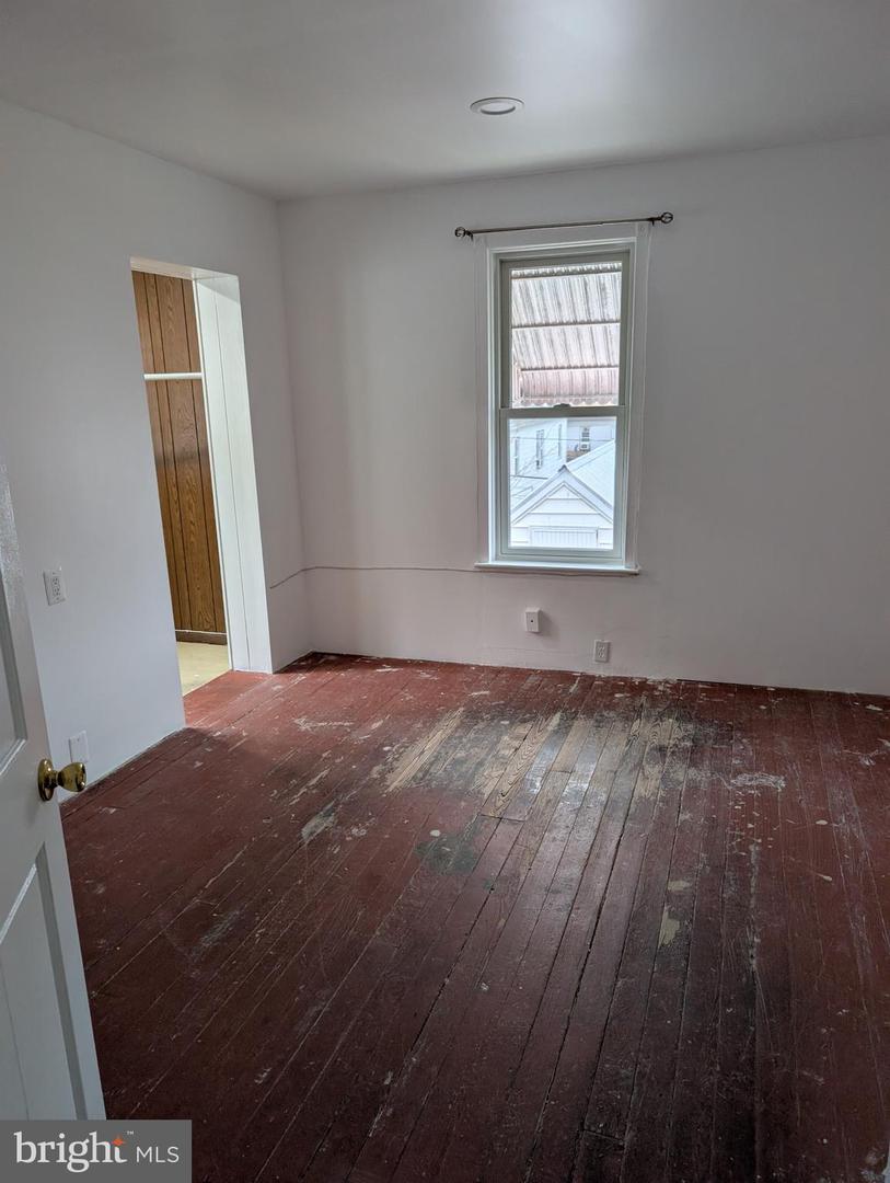 33 Westside Ave Property Photo 19