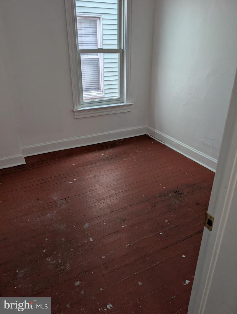 33 Westside Ave Property Photo 20
