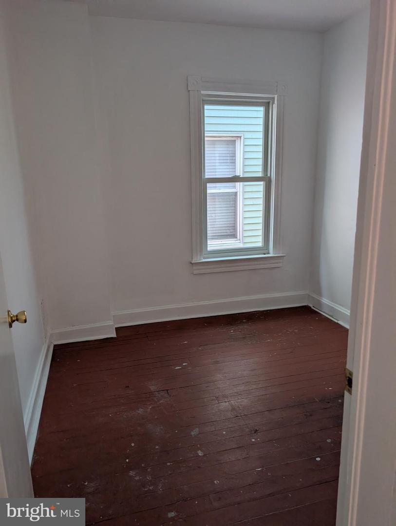 33 Westside Ave Property Photo 21