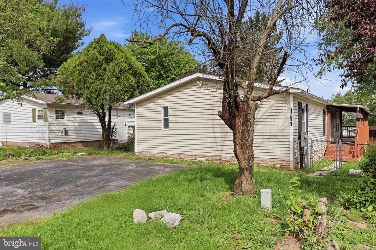 12021 Heather Dr Property Photo 2