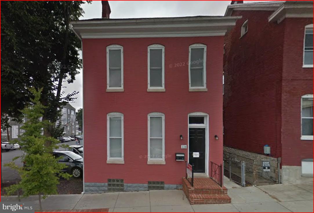 228 E Washington St Property Photo 1