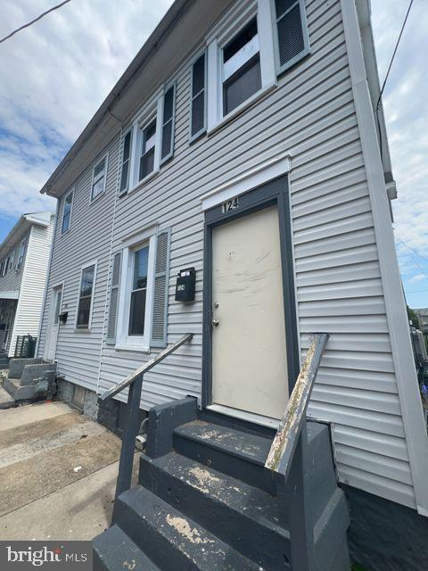 124 RAY ST Property Photo 1