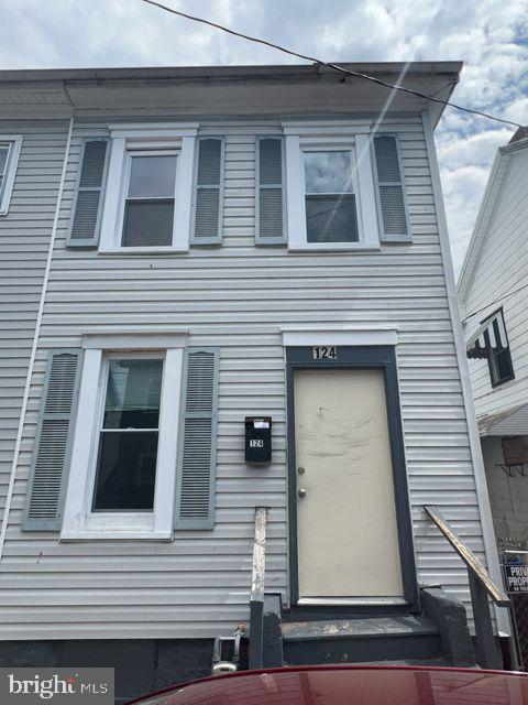 124 Ray St Property Photo 2