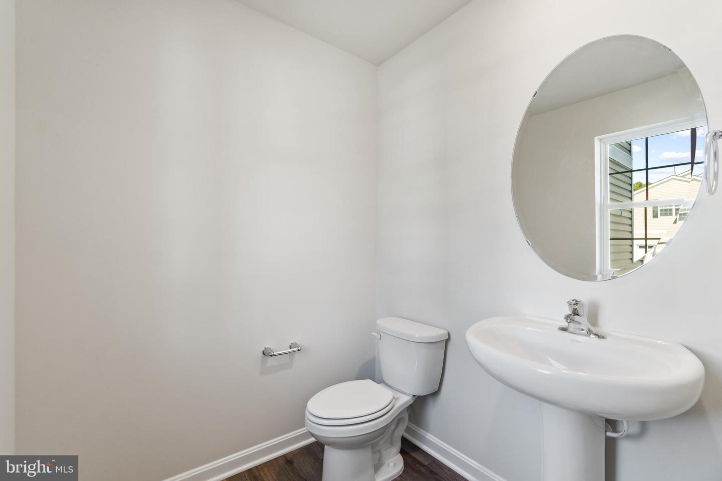 644 Armstrong Ave Property Photo 5
