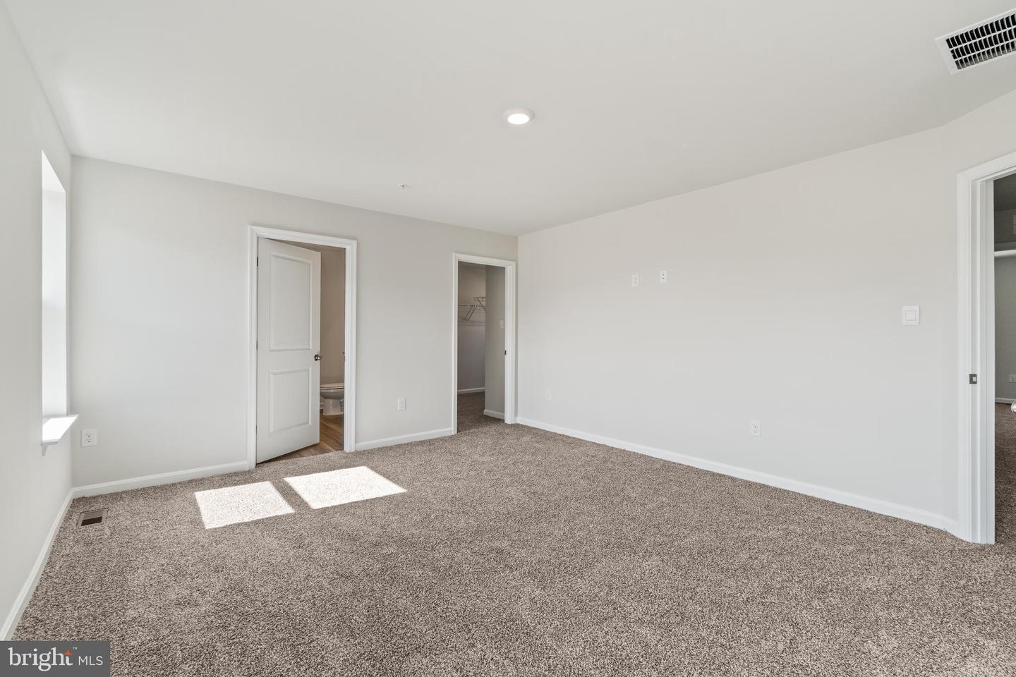 644 Armstrong Ave Property Photo 17