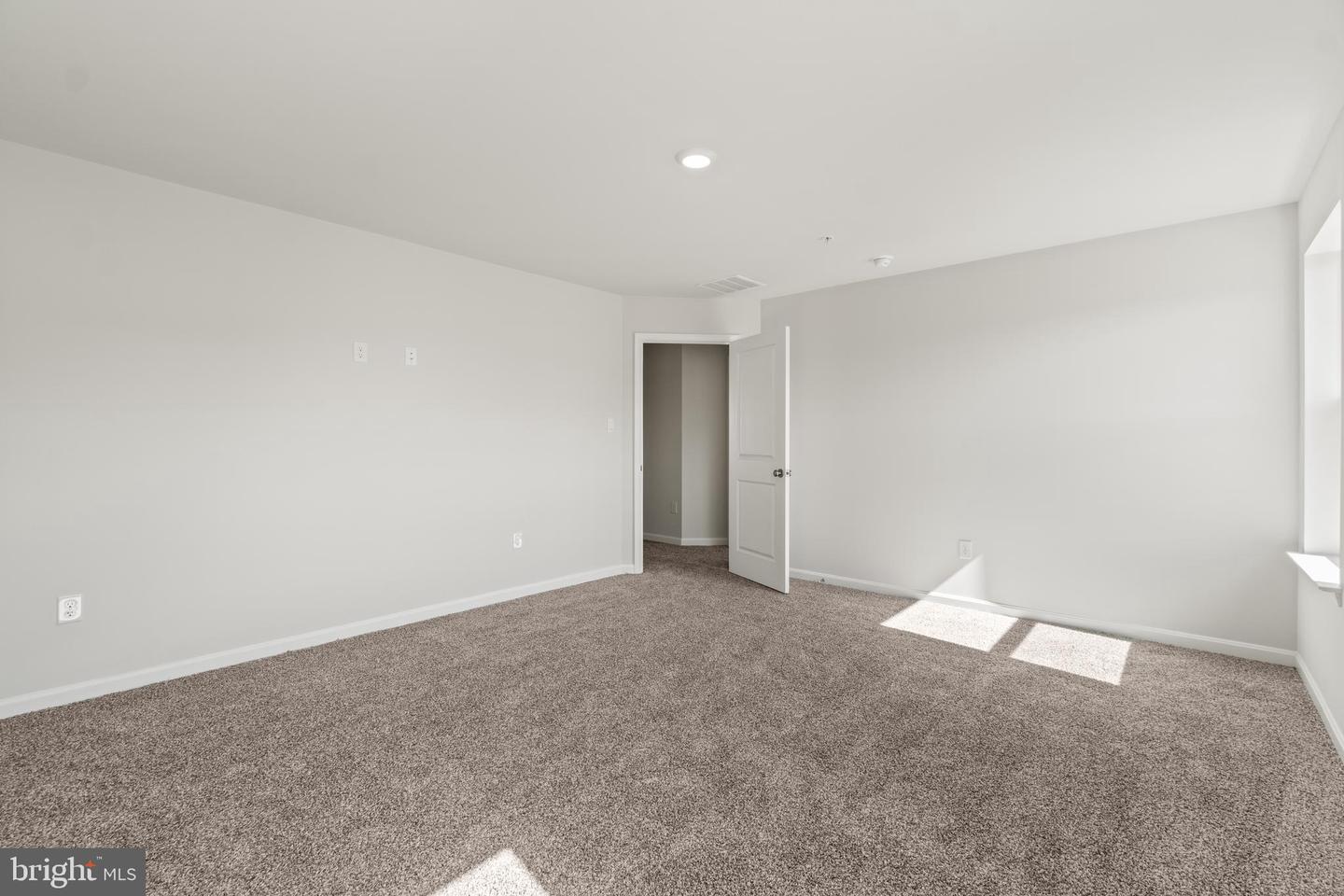 644 Armstrong Ave Property Photo 18