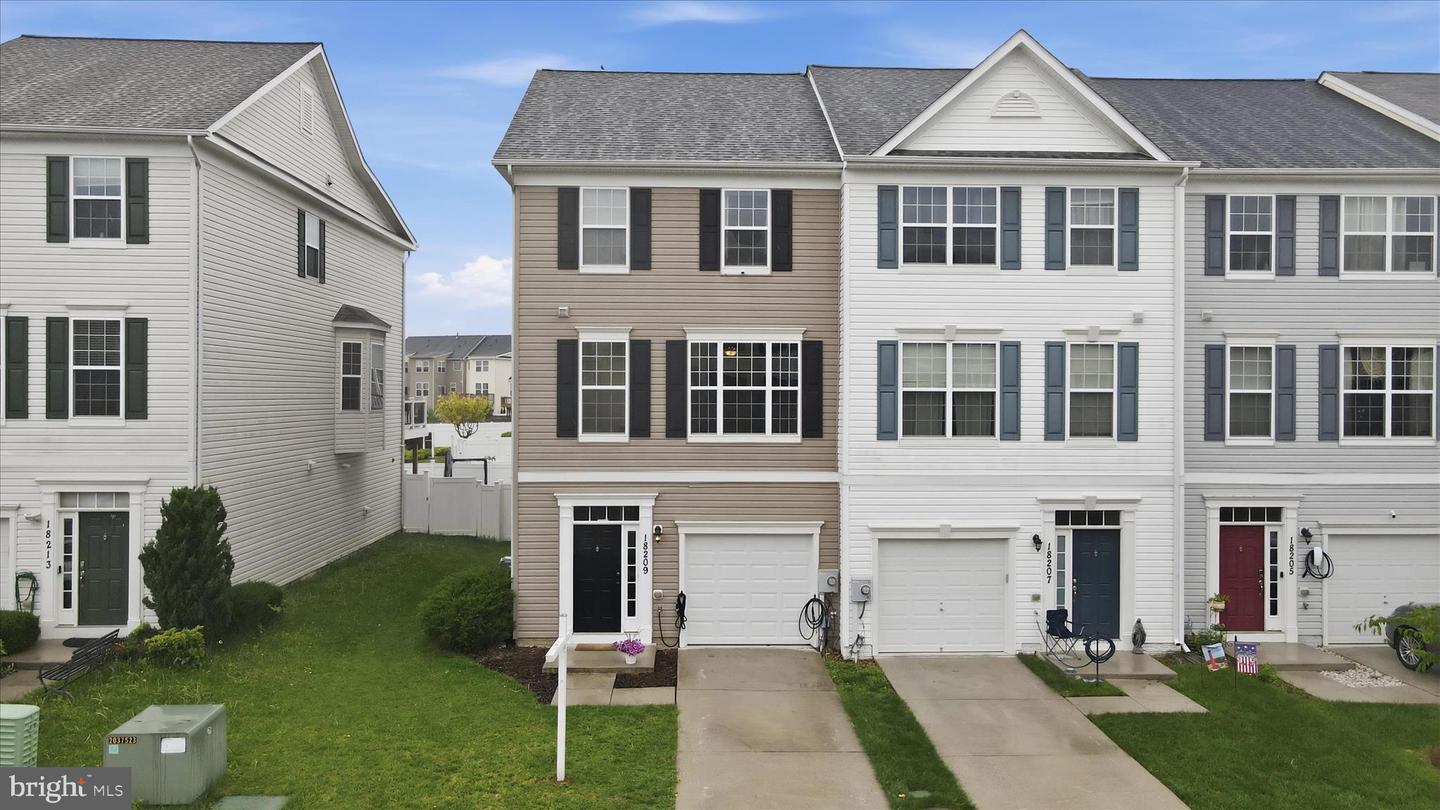 18209 Hurricane Ct Property Photo 1