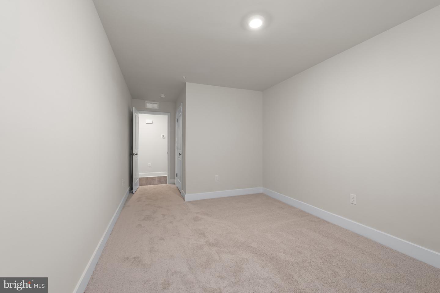 640 Armstrong Ave Property Photo 9