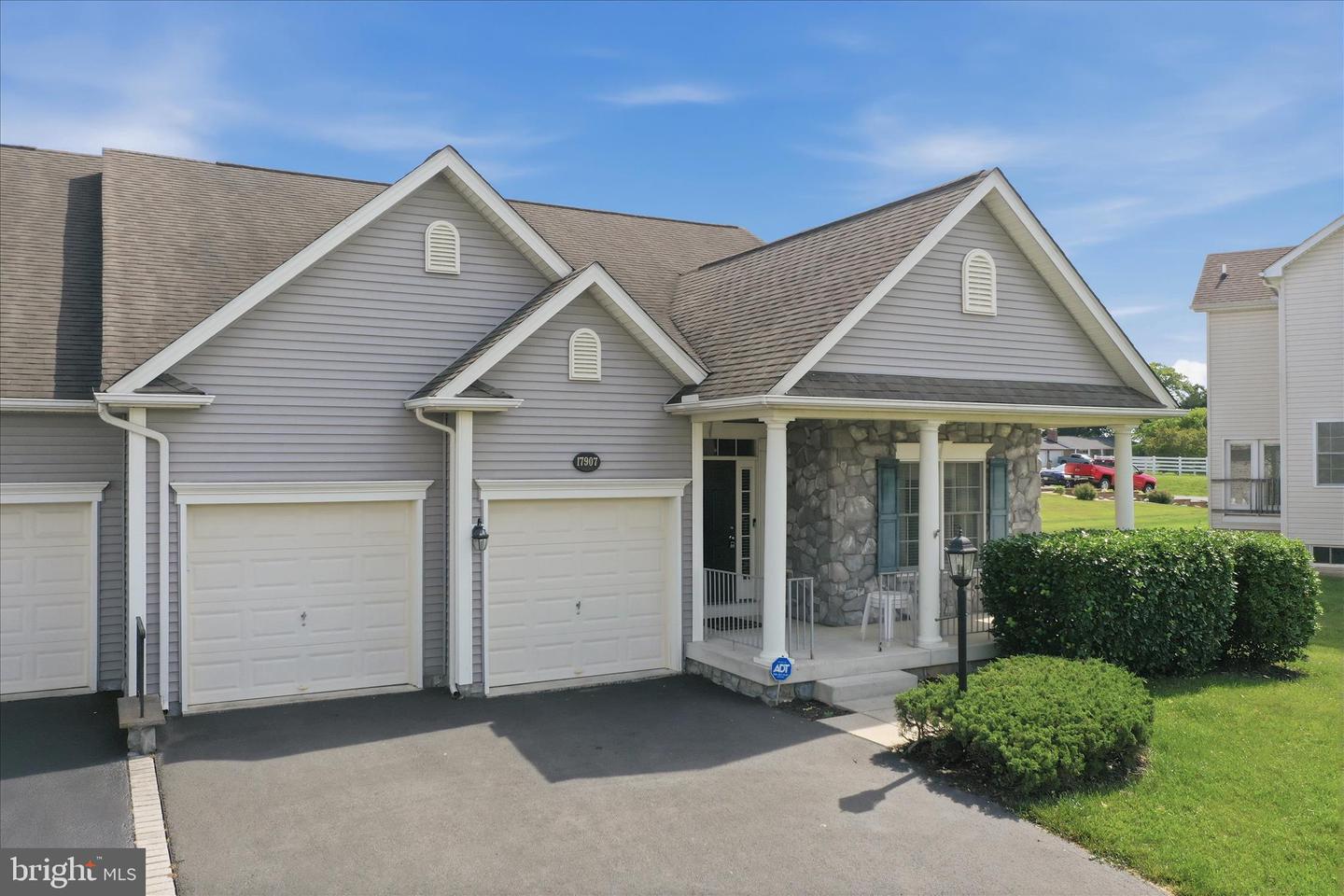 17907 Constitution Cir Property Photo 4