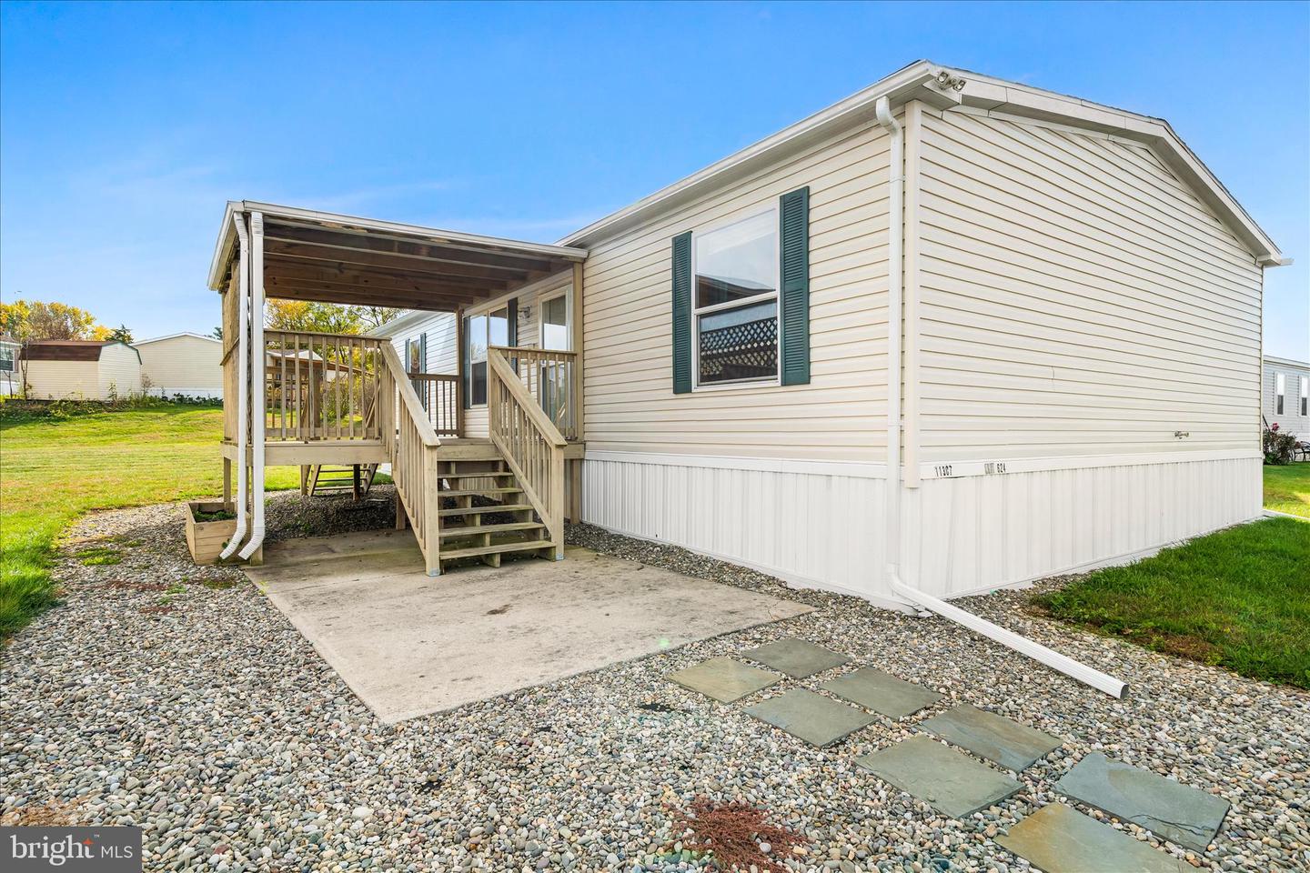 11307 Hawthorne Ct Property Photo 3
