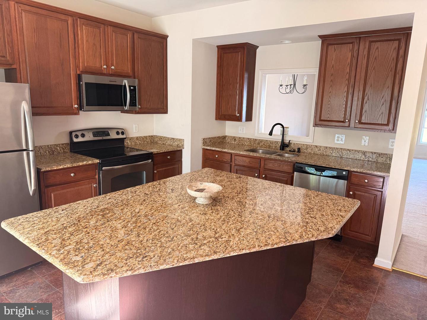 10329 Lantern Ln Property Photo 6