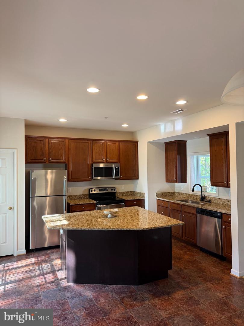 10329 Lantern Ln Property Photo 7
