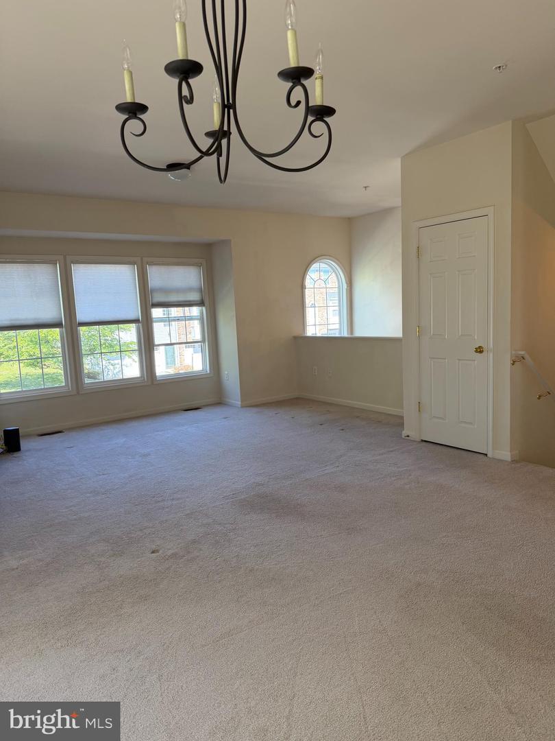 10329 Lantern Ln Property Photo 8