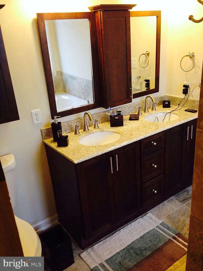 10329 Lantern Ln Property Photo 12
