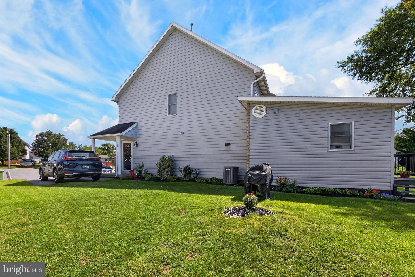 1048 Hampton Circle Property Photo 7