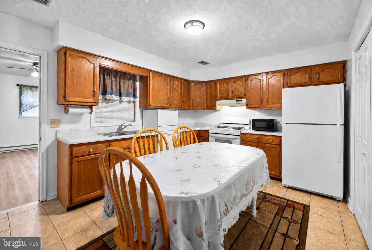 1048 Hampton Circle Property Photo 17