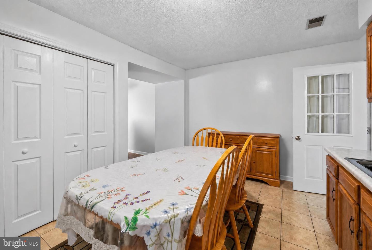 1048 Hampton Circle Property Photo 20