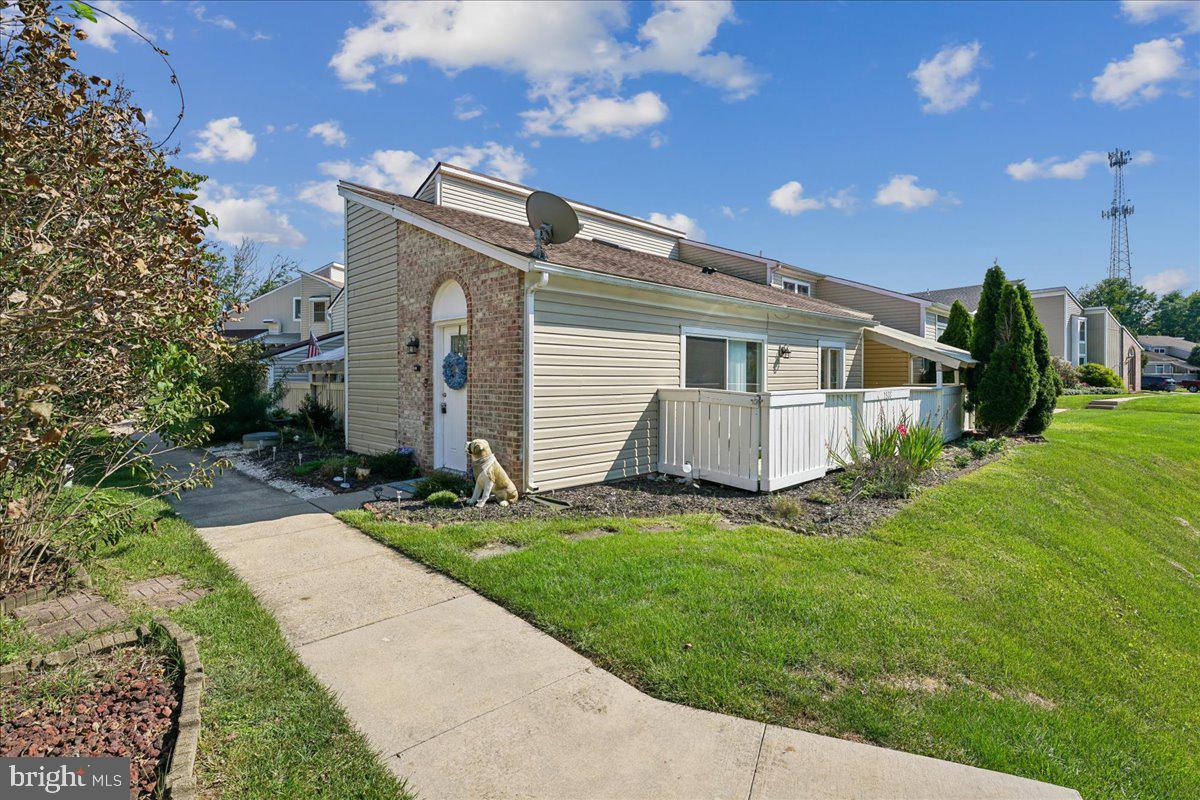 1538 Kensington Dr Property Photo 2
