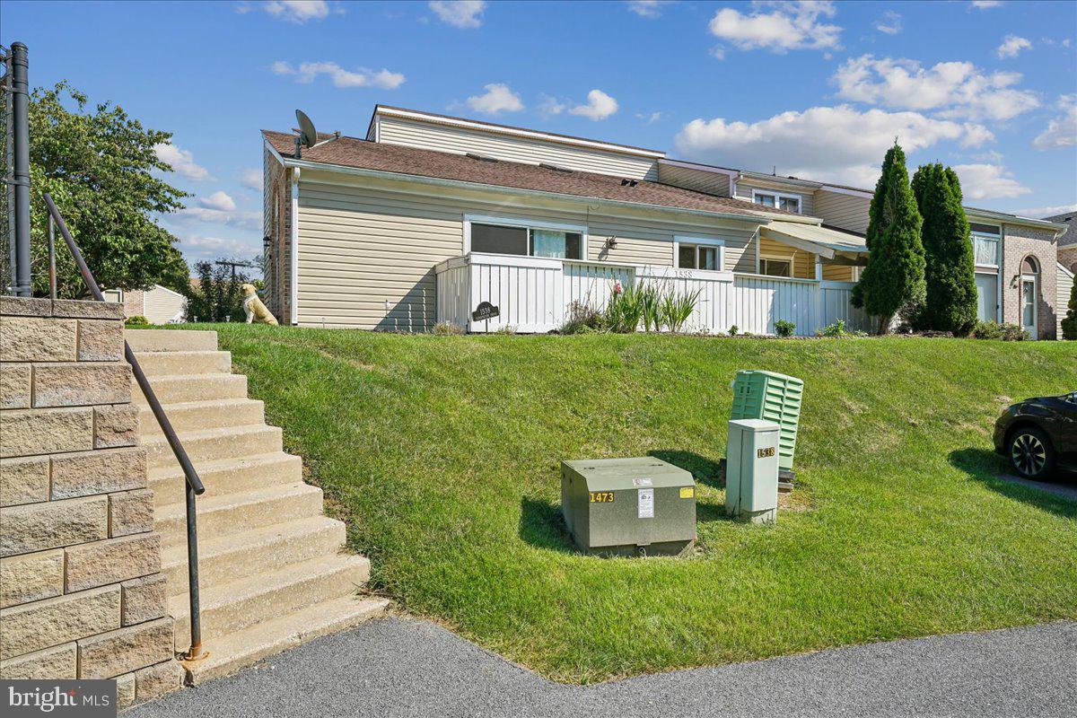 1538 Kensington Dr Property Photo 3