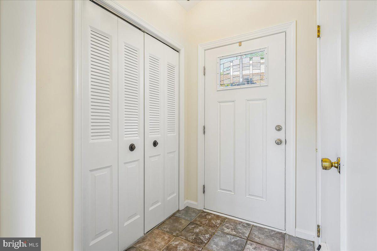 1538 Kensington Dr Property Photo 5