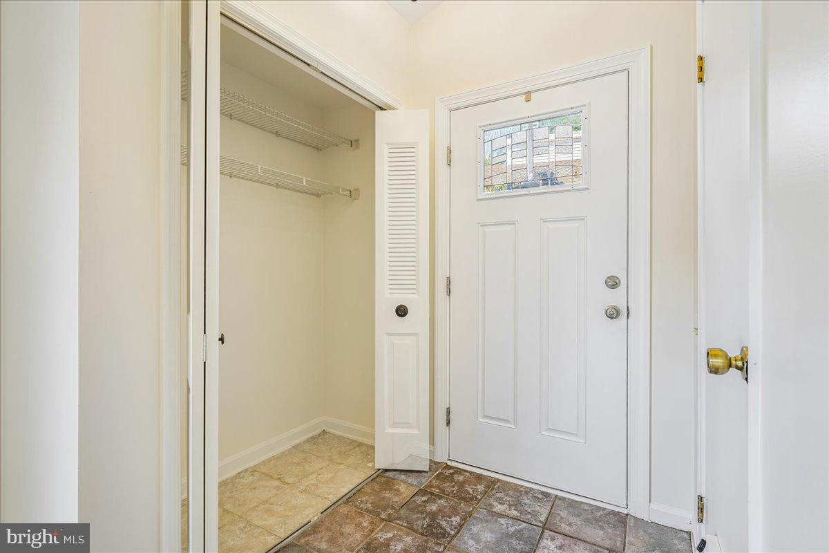 1538 Kensington Dr Property Photo 6