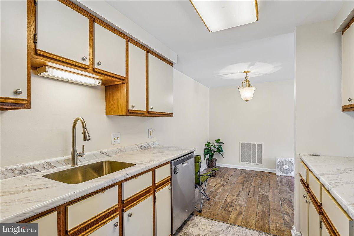 1538 Kensington Dr Property Photo 13