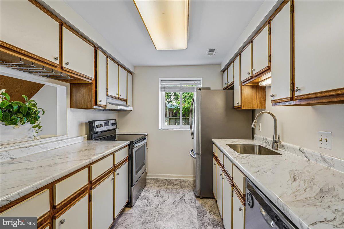 1538 Kensington Dr Property Photo 15