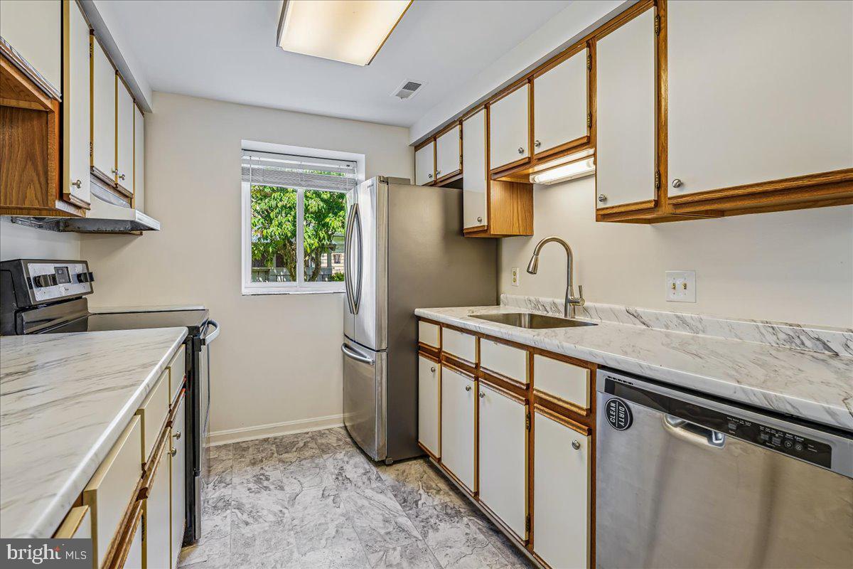 1538 Kensington Dr Property Photo 16