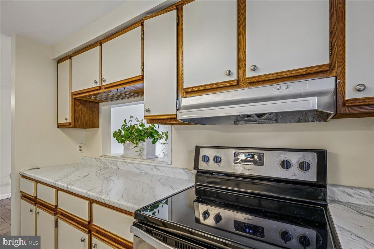1538 Kensington Dr Property Photo 21