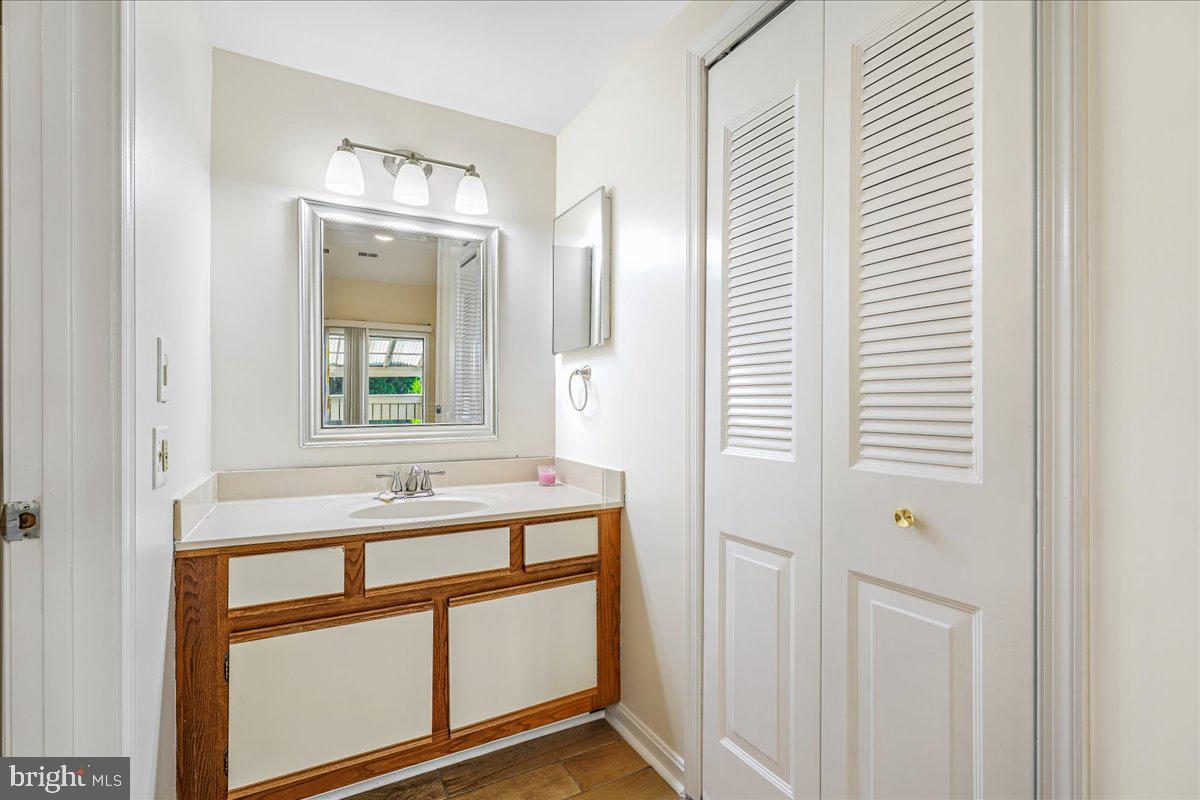 1538 Kensington Dr Property Photo 28