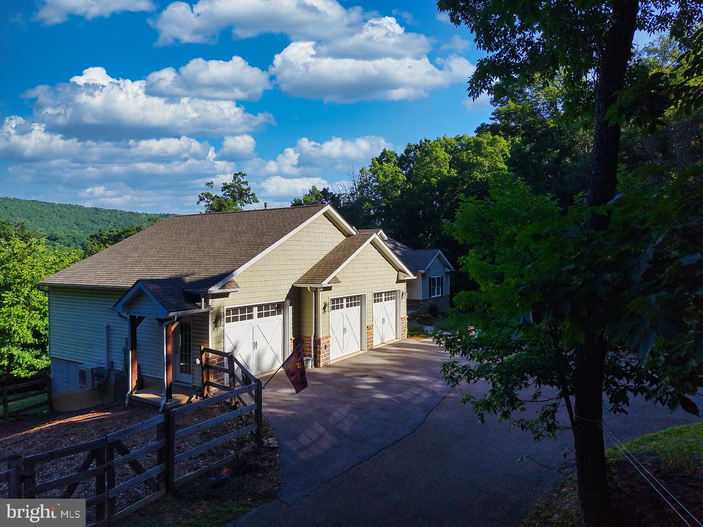 3310 Hawks Hill Ln Property Photo 3