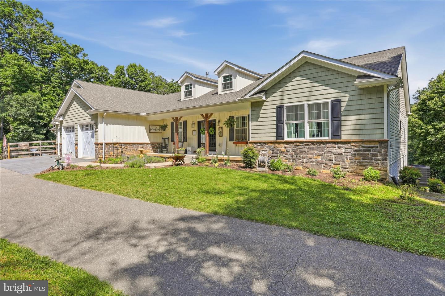 3310 Hawks Hill Ln Property Photo 6