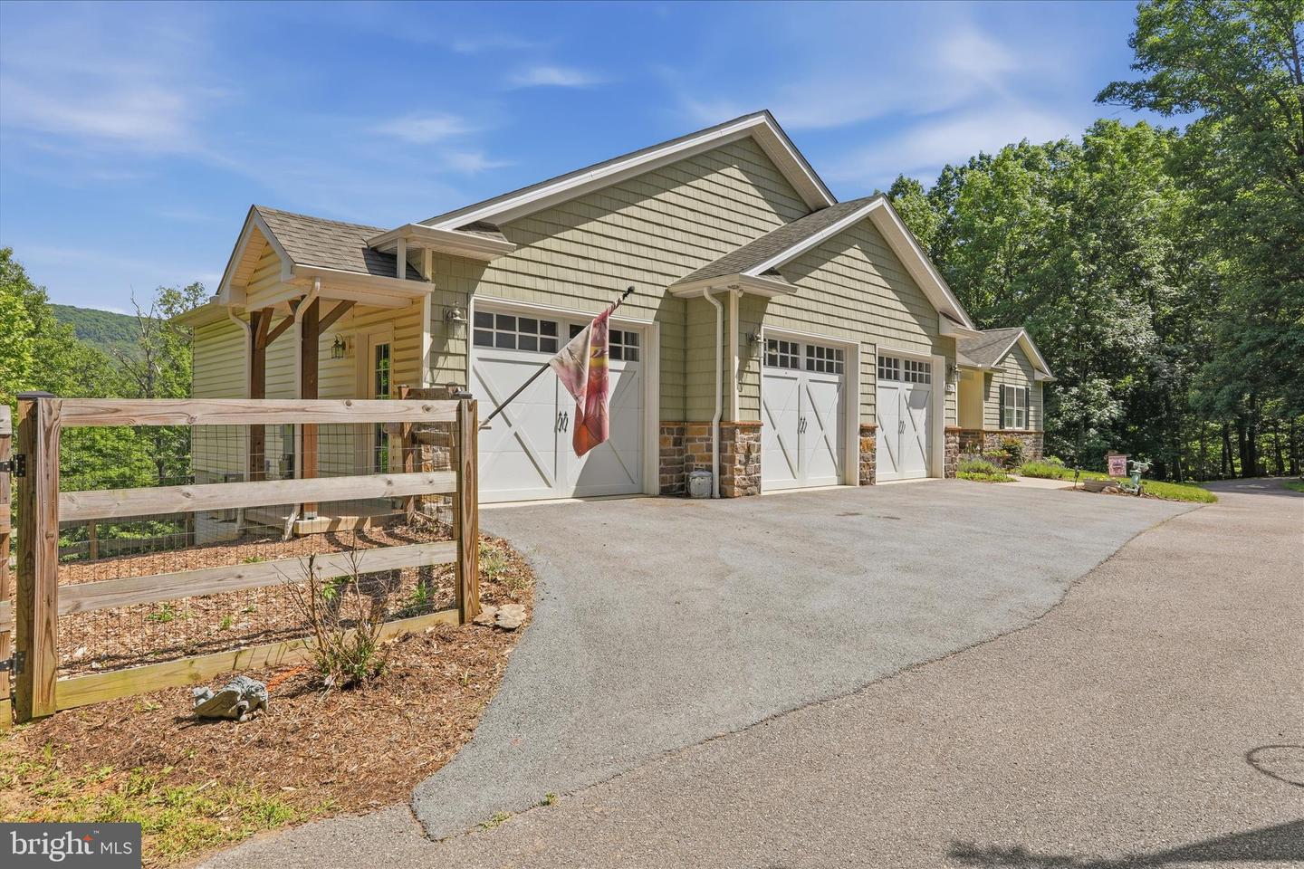 3310 Hawks Hill Ln Property Photo 8