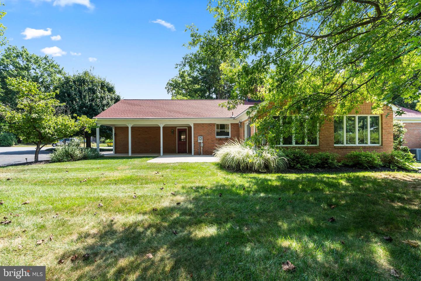 1916 Applewood Cir Property Photo 8