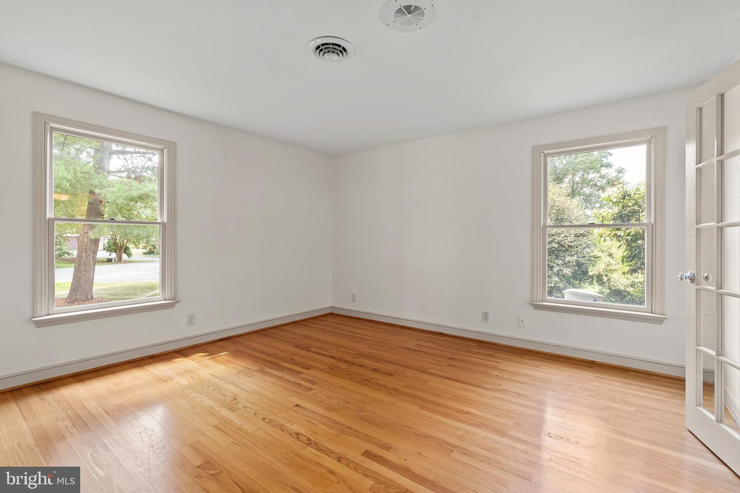 1916 Applewood Cir Property Photo 29