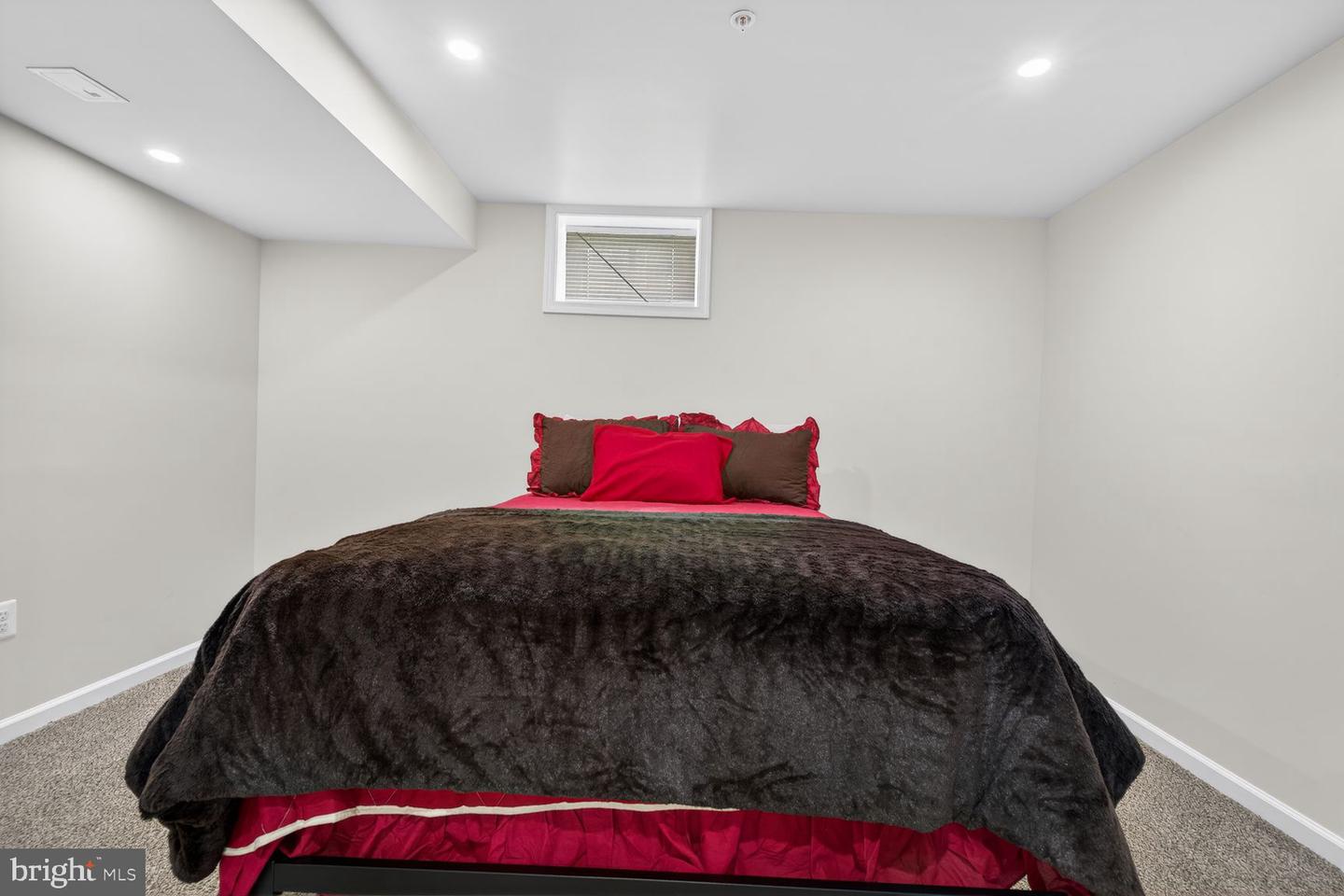 9425 Alloway Dr Property Photo 31